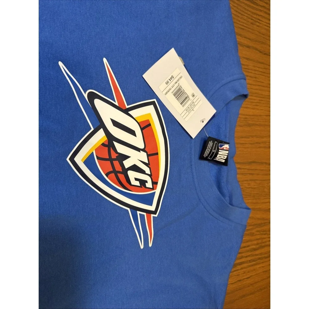 New. Mens Large NBA Oklahoma City Thunder Crew Neck Sweatshirt